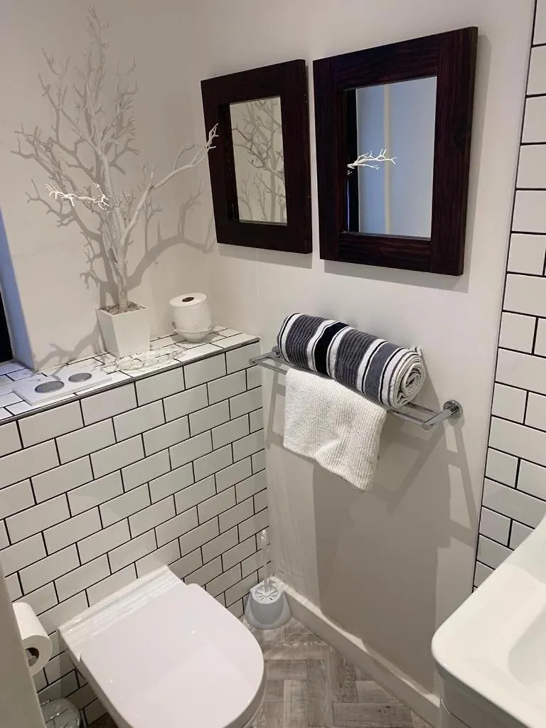 Minimalist Beauty Walk To Restaurants And Shops Apartment Cape Town