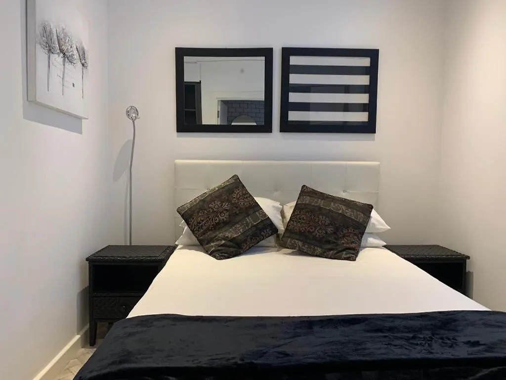 Minimalist Beauty Walk To Restaurants And Shops Apartment Cape Town
